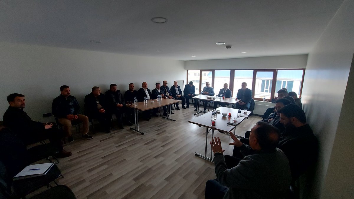 MUSIADVan's tweet photo. YÖNETİM KURULU TOPLANTIMIZI, Y.K Üyemiz, Sn. Cengiz ÖZTOPÇU beyin misafiri olarak, ALTERNATİF GIDA ofisinde, Başkanımız  
@aaras65
 başkanlığında tüm üyelerimizinde katılımıyla gerçekleştirdik.Rabbim çalışmalarmızı hayırlara ulaştırsın. 
@MahmutAsmali
 @OztopcuCengiz @MUSIAD https://t.co/dUZJFOYDnv