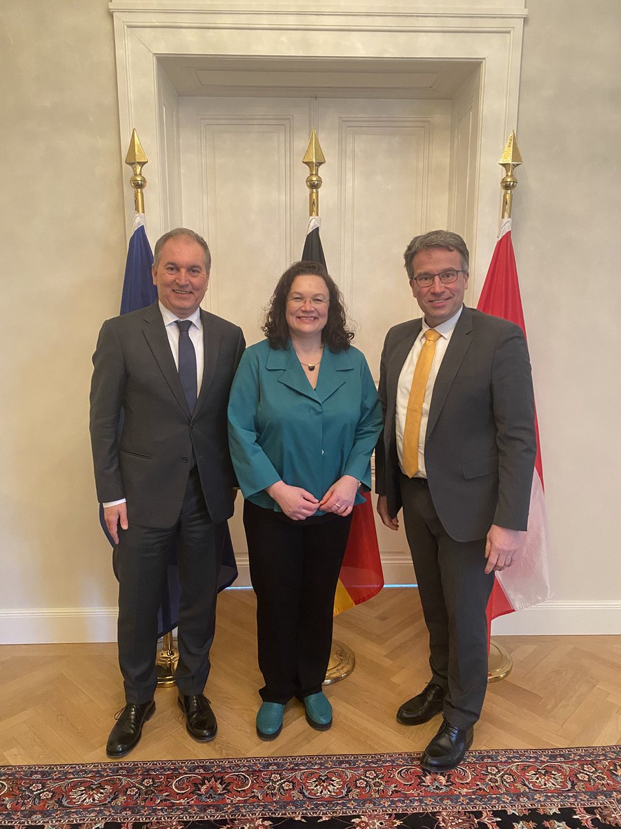 Residenzgespräch „Die Zukunft des Arbeitsmarkts in 🇩🇪 &amp; 🇦🇹“ 

KI als Chance, Fachkräftegewinnung als Herausforderung und Bildung als Schlüssel.

Großer Dank an das Panel mit Andrea Nahles  <a href="/JohannesKopf/">Johannes Kopf</a> <a href="/barbara_teiber/">Barbara Teiber</a> &amp; Axel Kühner für die anregende Diskussion