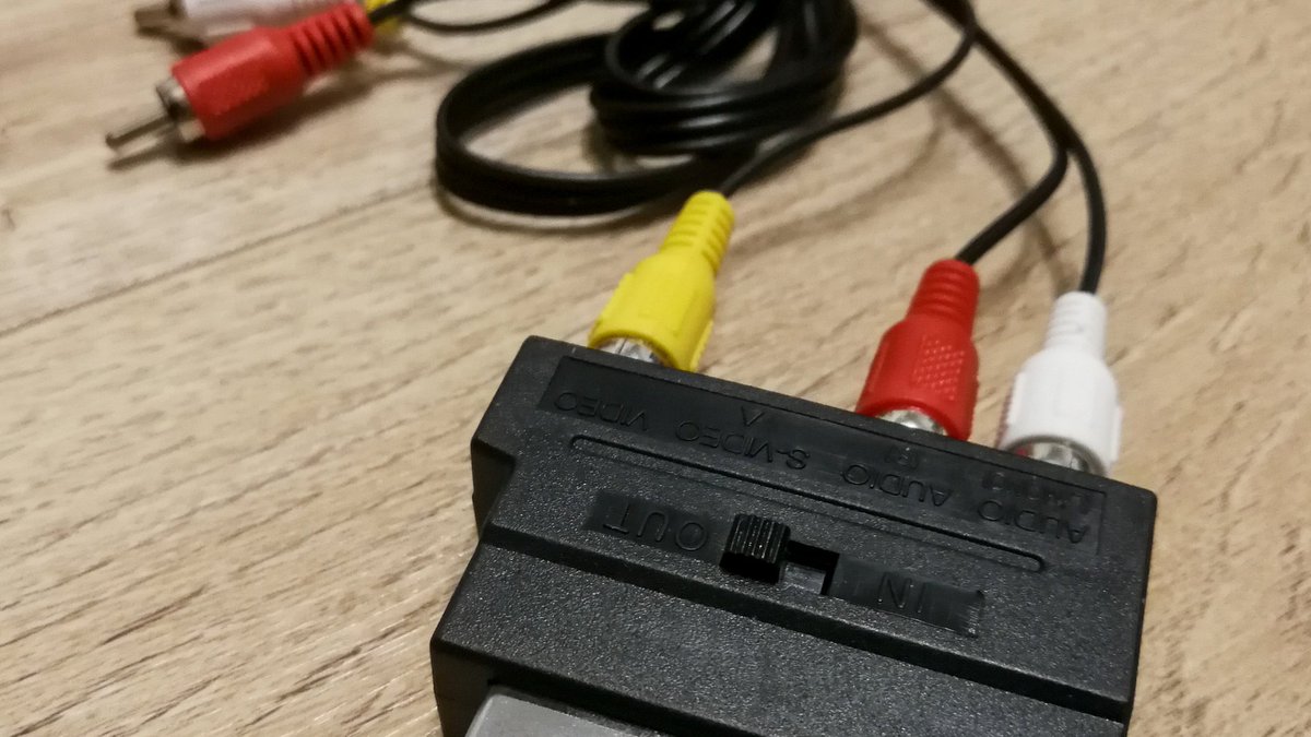 ochikaraya's tweet image. 【🔌 #RCAケーブル って？】

赤白黄色の コネクタが 特徴的なケーブルのこと💡
正式名称は 「RCA端子」
主に オーディオ機器🎧️や 映像機器📺️を 接続する際に 使われています。