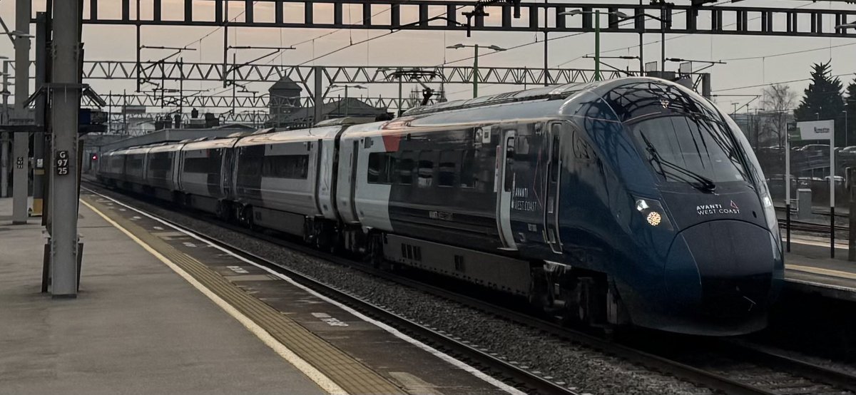 Percypotter49's tweet image. 1F14 0843 London Euston to Liverpool Lime Street with #class807 008 @ Nuneaton