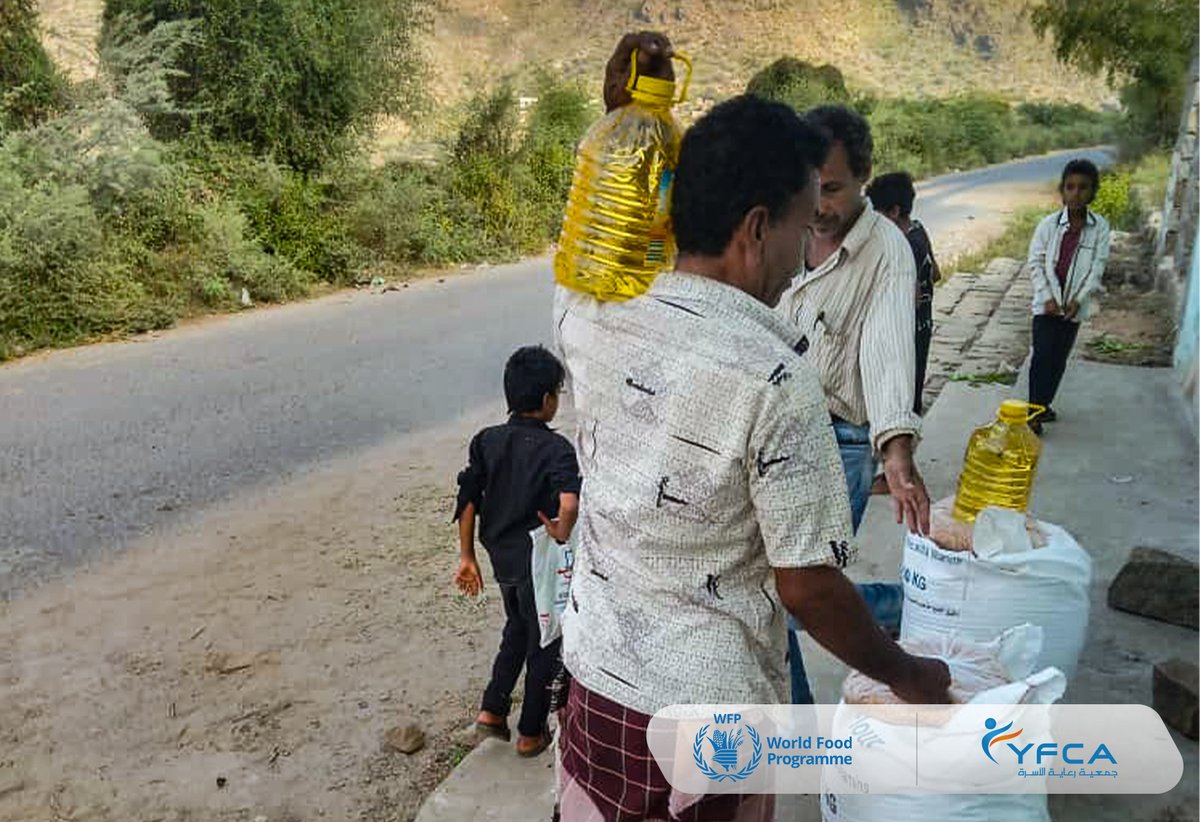 YFCA_Yemen's tweet image. At the end of January, YFCA provided essential food baskets to 14,609 people in Al Mahwit Governorate. 🍞🥫🛢️
• Hufash: 3,841 BNFs 👨‍👩‍👧‍👦 • Milhan: 10,768 BNFs

👨‍👩‍👧‍👦 Goals: Reduce food insecurity 🍽️ &amp;amp; improve living conditions 🏠 Funded by @WFPYemen
#TEFA #FoodAssistance #Yemen