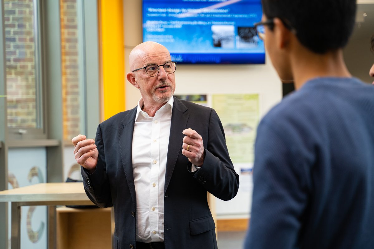 We believe the most complex problems are best solved by sharing diverse perspectives. 

A key theme across the work we fund is providing a foundation for collaboration across multiple disciplines – private enterprises, NGOs, educators, government bodies.