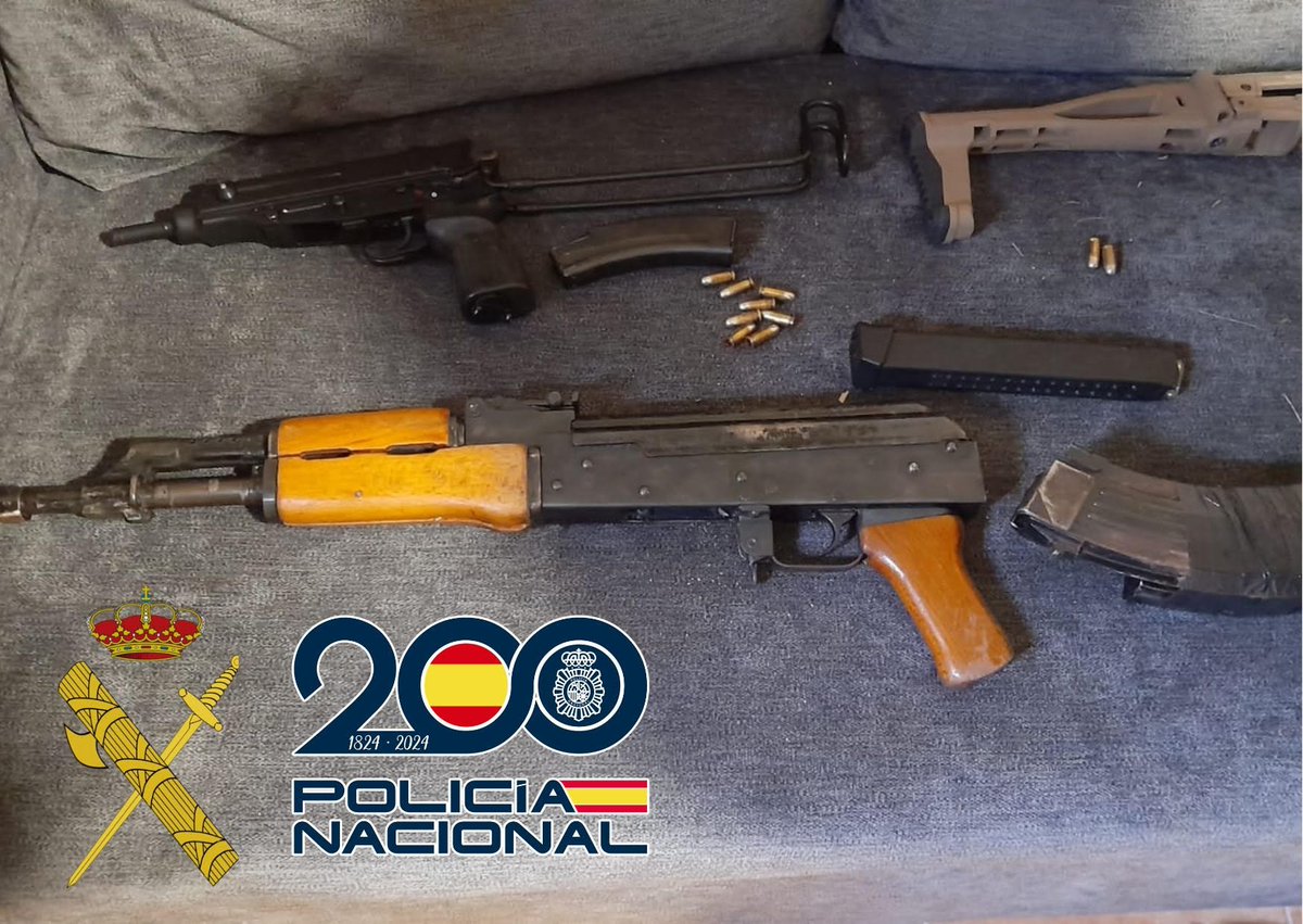 policia's tweet photo. 🚩Desarticulada, en una operación conjunta con Guardia Civil, una #redcriminal dedicada al transporte de drogas hasta países europeos

🔴Detenidas 18 personas

🔴Intervenidos 3.565 kg de hachís y 54 kg de marihuana, 11 vehículos, 12.510 euros, una pistola y dos armas de guerra https://t.co/Bm4MoiJ4R3