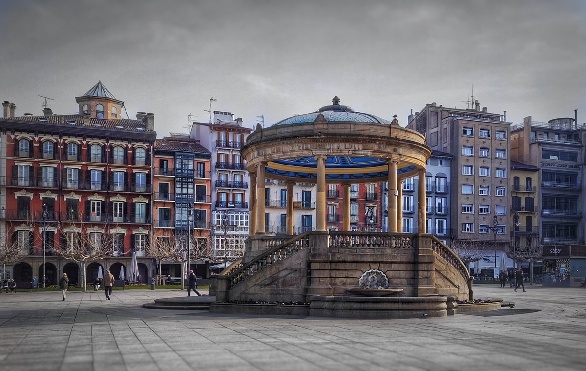 Egun on desde el cuarto de estar de mi ciudad, Iruña-Pamplona.