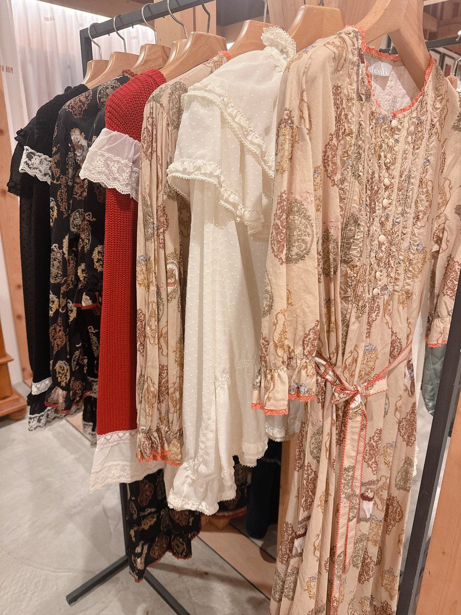 omotesando_PH's tweet photo. ✨ ���𝕟𝕗𝕠𝕣𝕞𝕒𝕥𝕚𝕠𝕟✨
Alcaliのセール対象商品は2/24(月.祝)までお取り扱いしております🐈💕
セール商品を2点以上お求めで表示金額から更に10%オフになります✨
お得な機会に是非ご来店お待ちしております🧸🤍
#alcali #アルカリ https://t.co/k3j28BQCuA
