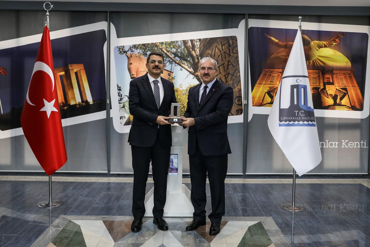 #Çanakkale Cumhuriyet Başsavcılığı görevinden #Adana Cumhuriyet Başsavcılığına atanan Altuğ Kürşat ŞAHİN, Valimiz Doç. Dr. <a href="/omertoraman25/">Ömer Toraman, Doç. Dr.</a>' a veda ziyaretinde bulundu. 

İlimizdeki görev süresi boyunca gösterdiği özverili hizmetlerden dolayı teşekkür eden Valimiz,  kendisine yeni