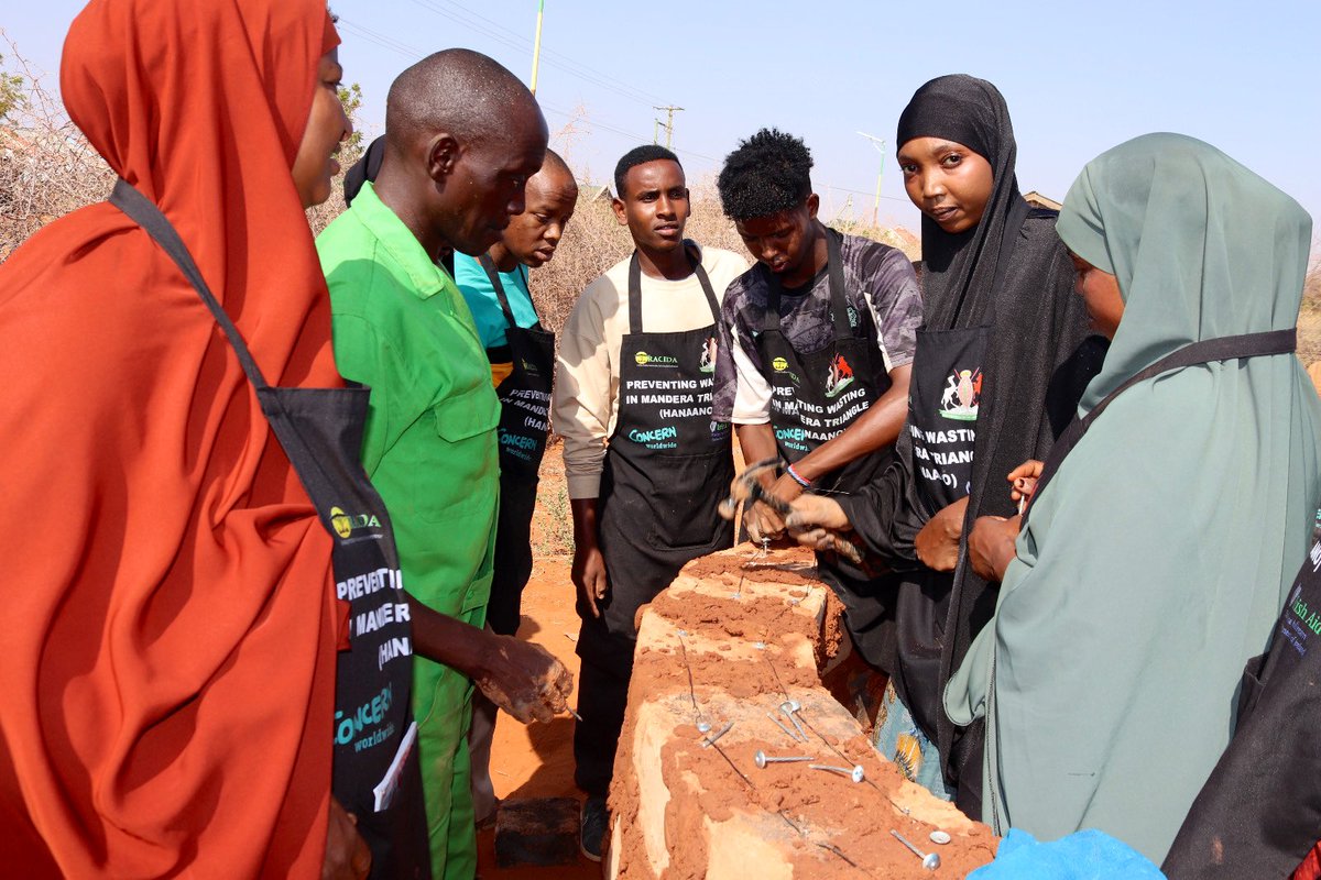 RACIDA_Ngo's tweet image. 🚀 Empowering Communities through Market-Based Approaches to Fuel-Efficient Stoves (FES)!

RACIDA in collaboration with @Concern and funded by @Irish_Aid through the #HanaanoProgramme, has kicked off the first phase of a training program for 33 participants from Mother-to-Mother…