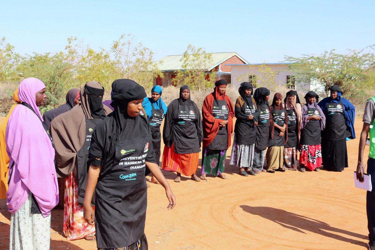 RACIDA_Ngo's tweet image. 🚀 Empowering Communities through Market-Based Approaches to Fuel-Efficient Stoves (FES)!

RACIDA in collaboration with @Concern and funded by @Irish_Aid through the #HanaanoProgramme, has kicked off the first phase of a training program for 33 participants from Mother-to-Mother…