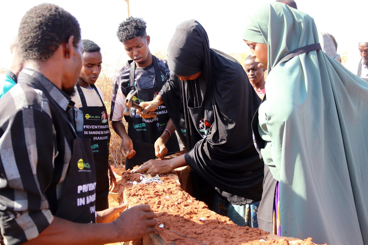 RACIDA_Ngo's tweet image. 🚀 Empowering Communities through Market-Based Approaches to Fuel-Efficient Stoves (FES)!

RACIDA in collaboration with @Concern and funded by @Irish_Aid through the #HanaanoProgramme, has kicked off the first phase of a training program for 33 participants from Mother-to-Mother…