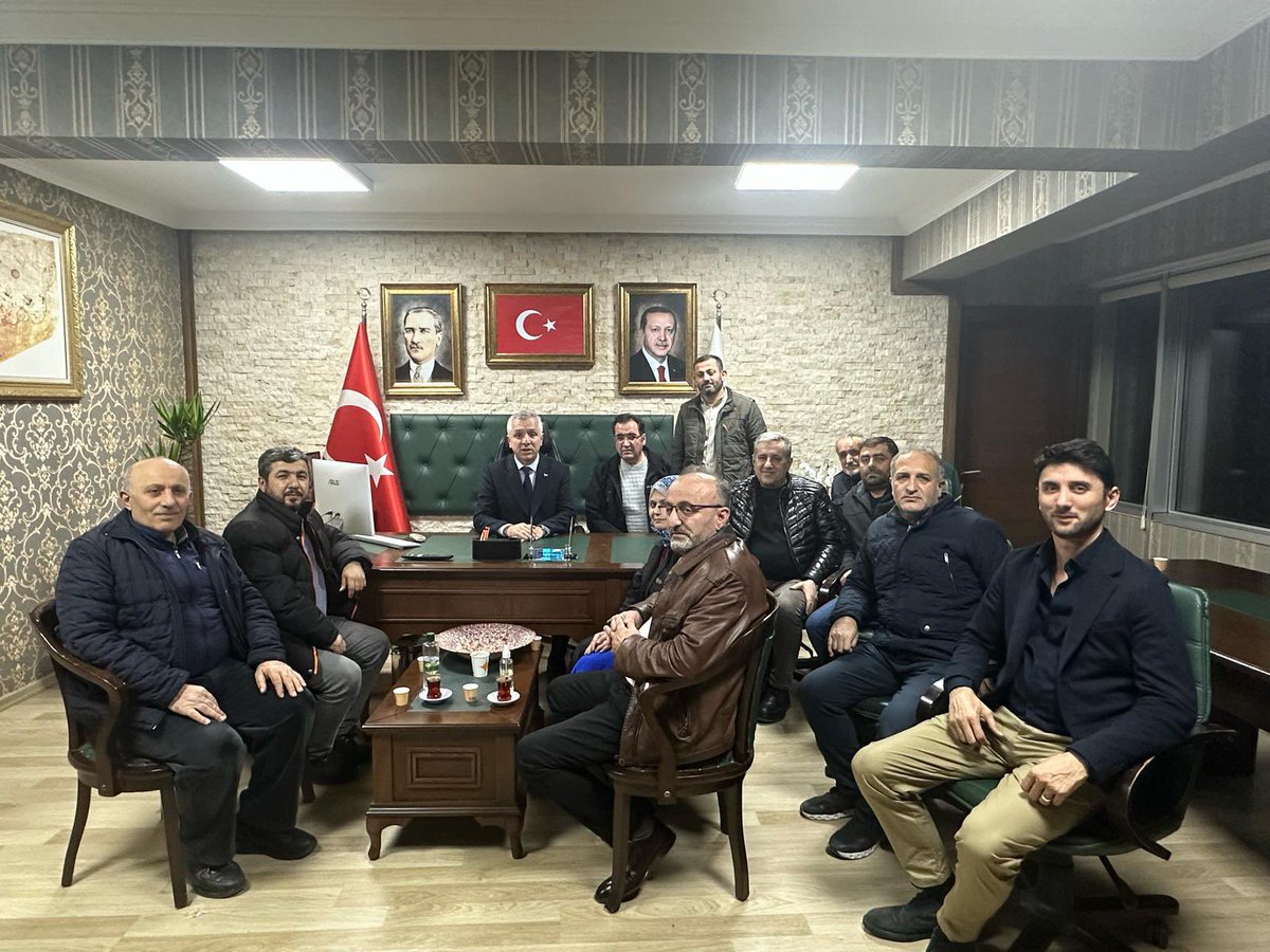 Ahmet0972's tweet photo. Fatih mah 1.bölge ilçe başkanı ziyareti @RTErdogan @abdullahozdemir @EmrullahErkus @tevfikgoksu @abdullahozdemir @oktayilmaz18 @VedatDestek @Ademkucukk61 https://t.co/6FJwRB0HCS
