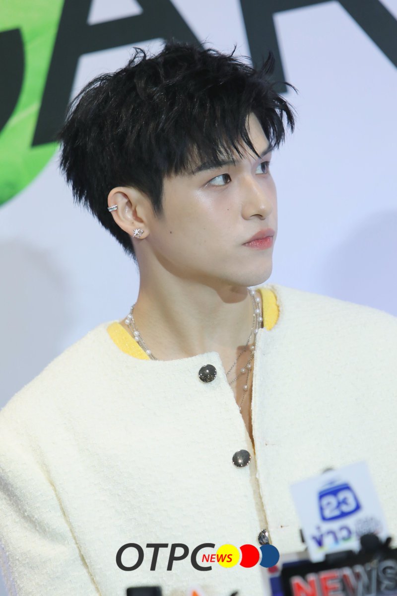 otpcnews's tweet image. "สกาย วงศ์​รวี" ช่วงสัมภาษณ์สื่อ ในงานเปิดตัวโฟมเซรั่มวิตซีสูตรใหม่ "Garnier Bright Complete Serum Cleanser" 

GarnierFoamxSKYNANI
#skywongravee
#Garnier4DfoamSerumxSkyNani 
#FoamSerumVitc #Faceperience 
#GarnierThailand #Skincare
#ล้างเดียวไบรท์เหมือนใช้เซรั่ม