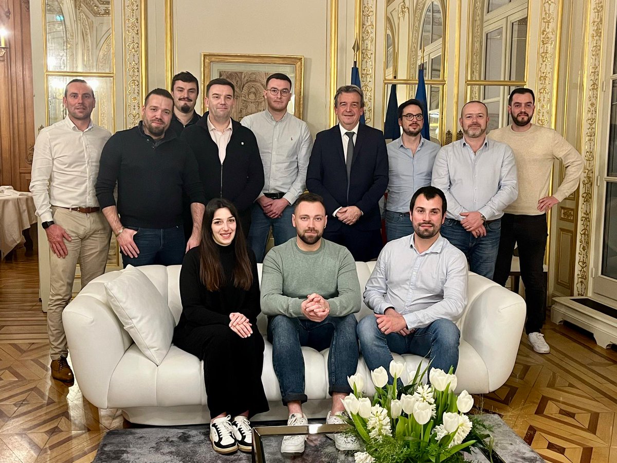 Une journée intense hier pour la 20e promo PAYS DE LOIRE reçue à la <a href="/FFBatiment/">FFB</a> par le Pdt <a href="/OSalleron/">Olivier Salleron</a> . De riches échanges sur leurs projets professionnels et leur engagement pour la profession ! <a href="/FFB_Mayenne/">FFB Mayenne</a>  <a href="/FFBatiment_PDL/">FFB Pays de la Loire</a>  <a href="/FFBatiment44/">FFB Loire Atlantique</a>  <a href="/FFB_49/">FFB Maine et Loire</a> 
ℹ️👉esjdb.net