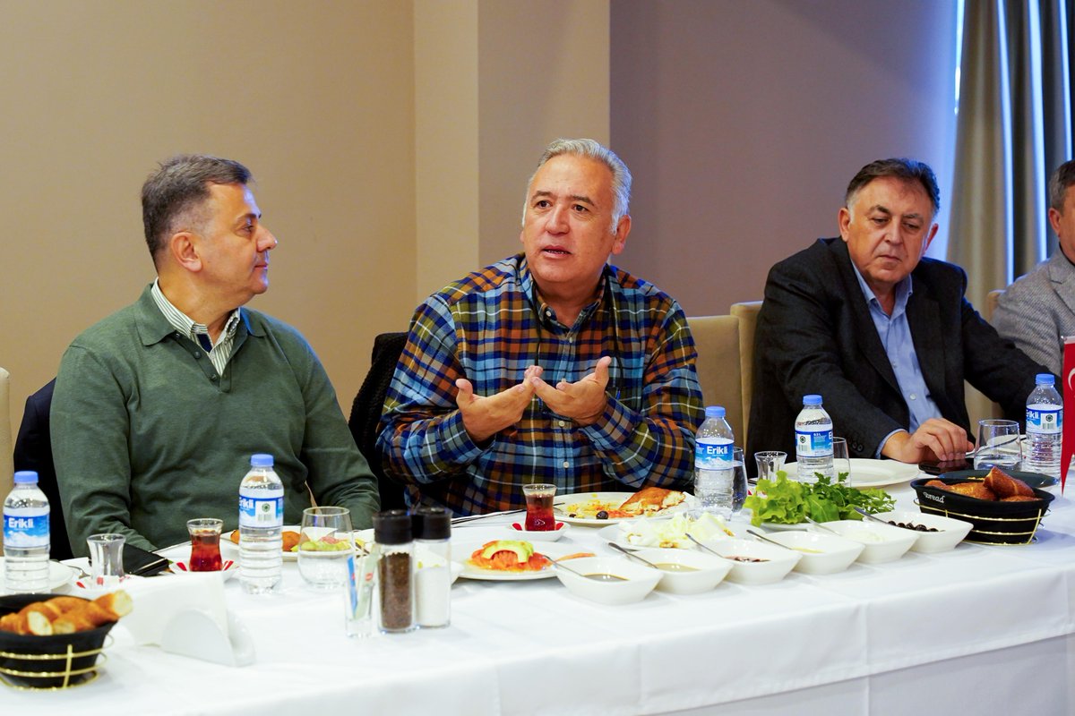 Antalya Dayanışma Grubu'nun toplantısına, Tapu ve Kadastro VI. (Antalya) Bölge Müdürü Funda Aydın Seymen de katıldı. Antalya, Isparta ve Burdur illerindeki tapu ve kadastro durumlarının değerlendirildiği bu verimli toplantıya katkıda bulunan herkese,