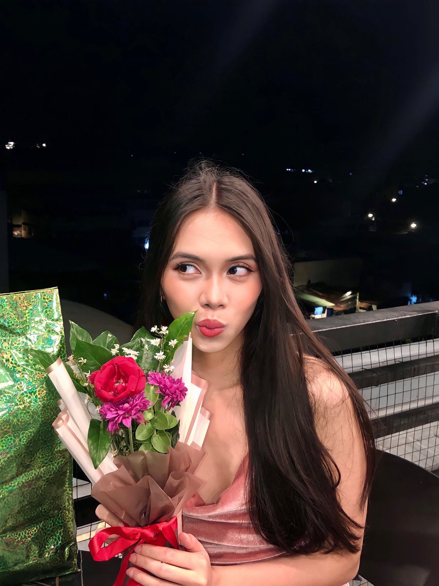 datrin_aa's tweet photo. more valentine’s day w you 💗💗 https://t.co/tvylipDCtN