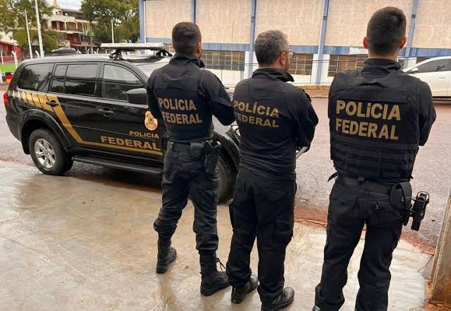 Não foi a PGR que juntou as provas contra Bolsonaro e mais 33 golpistas, foi a Polícia Federal formada por servidores públicos concursados. Entendeu porque eles odeiam servidores públicos e querem privatizar tudo?