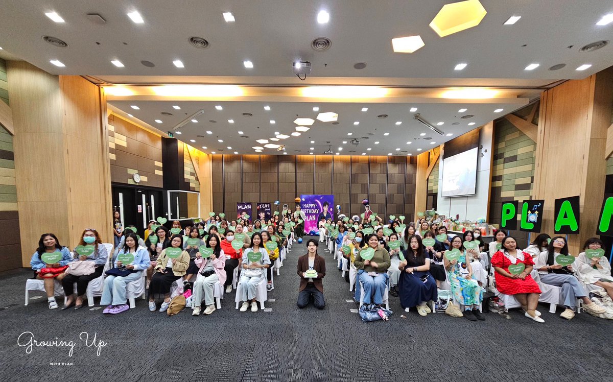 GrowingUPwPlan's tweet photo. จบไปแล้วกับงานวันเกิดเจ้าต้าว วัย 28 ปี 
วันเกิดแปลนปีนี้ ขอให้เป็นเรื่องดีดี ของแฟนคลับทุกคนนะค้าบบบ 💚  ขอให้ซัพพอร์ตพี่แปลนอย่างนี้ไปนานๆ นะครับ

วันเกิดปีนี้สนุกกันไหมค้าบ���บบ  อาจจะร้องไห้กันเยอะหน่อย แ��่รักทุกคนนะครับ 💚🎂

#คนของแปลน #PlanRathavit
#28thHBDPlanRathavit https://t.co/dQOGdwBtN8