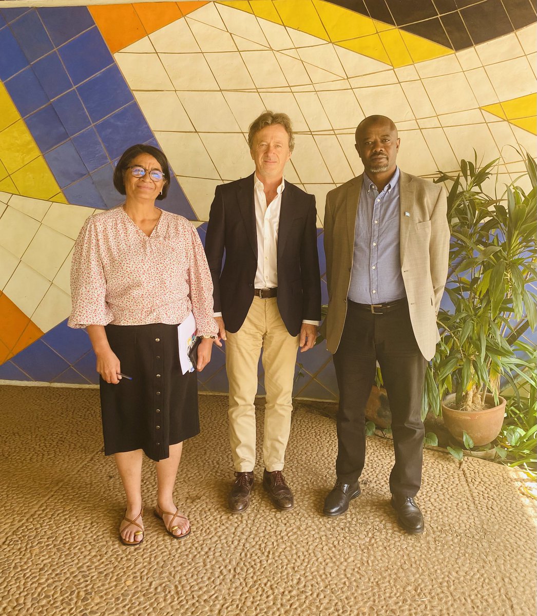 Oliver Schnakenberg (@oliverschna) on Twitter photo Bon échange avec le Chef de bureau de <a href="/OCHA_Niger/">OCHA NIGER</a> sur l’initiative Flagship au #Niger et d’autres moyens d’action pour sortir du cercle vicieux de la dépendance de l’aide. Ensemble, œuvrons dans l’#espoir et l’#engagement des personnes affectées dans l’action #humanitaire au Bon échange avec le Chef de bureau de <a href="/OCHA_Niger/">OCHA NIGER</a> sur l’initiative Flagship au #Niger et d’autres moyens d’action pour sortir du cercle vicieux de la dépendance de l’aide. Ensemble, œuvrons dans l’#espoir et l’#engagement des personnes affectées dans l’action #humanitaire au
