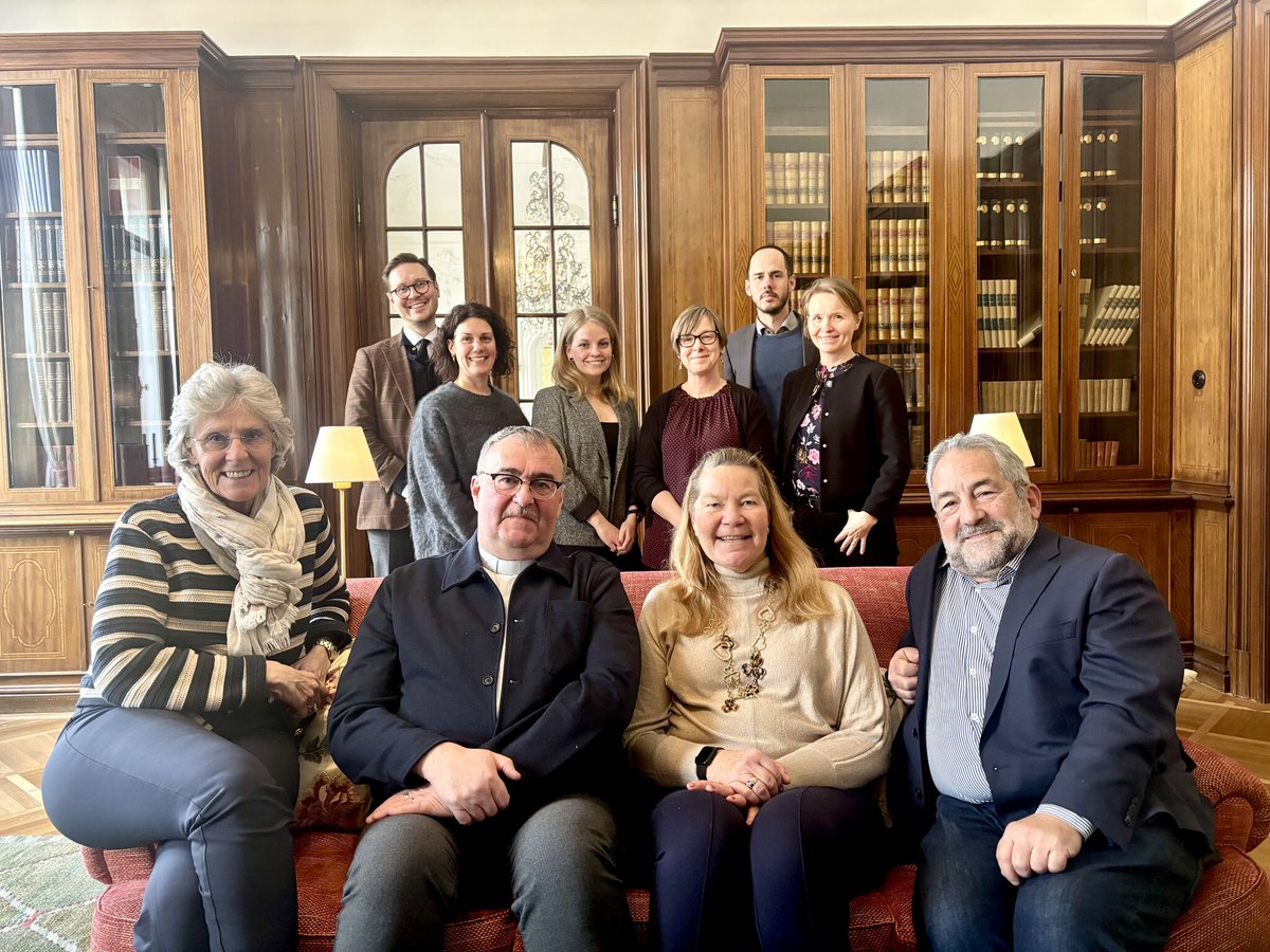 Mit großer Freude haben wir gestern #TeamSweden aus Österreich im #Schwedenhaus begrüßt.

Während des Treffens besprachen wir kommende Pläne, Veranstaltungen &amp; Kooperationen zwischen unseren Partnern, alles mit dem klaren Ziel, die 🇦🇹-🇸🇪 Partnerschaft zu stärken. #SwedeninAT