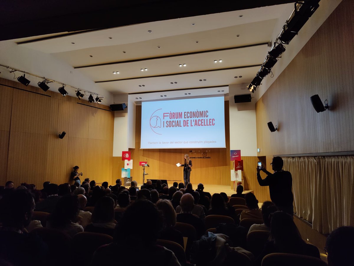 mesEduCoop's tweet image. Avui participem al #FòrumAcellec, punt de trobada del lleure educatiu i la cultura de proximitat. Reivindiquem la importància del sector i treballem conjuntament pels reptes de futur.