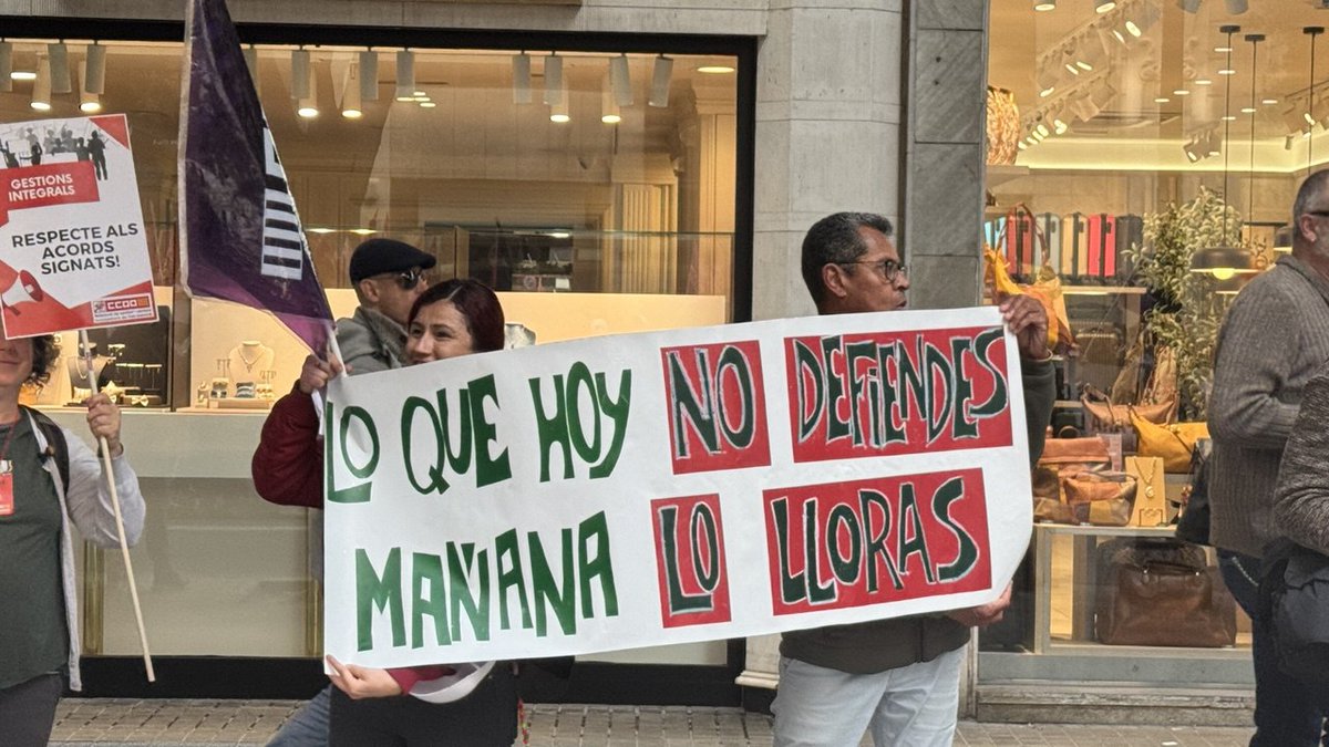ccoopv's tweet photo. 📢 El sector en peu de #vagaserveissocials per a reclamar @GVAIgualtat que complisca amb els acords de millora de les condicions laborals i salarials del seu personal, accelere el procés de licitacions i garantitze la qualitat dels serveis públics. #NoEnsToqueuElsServeisSocials https://t.co/dhLOGrU1Eh