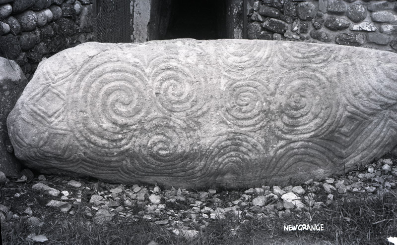 Brú na Bóinne - Newgrange and Knowth tweet media