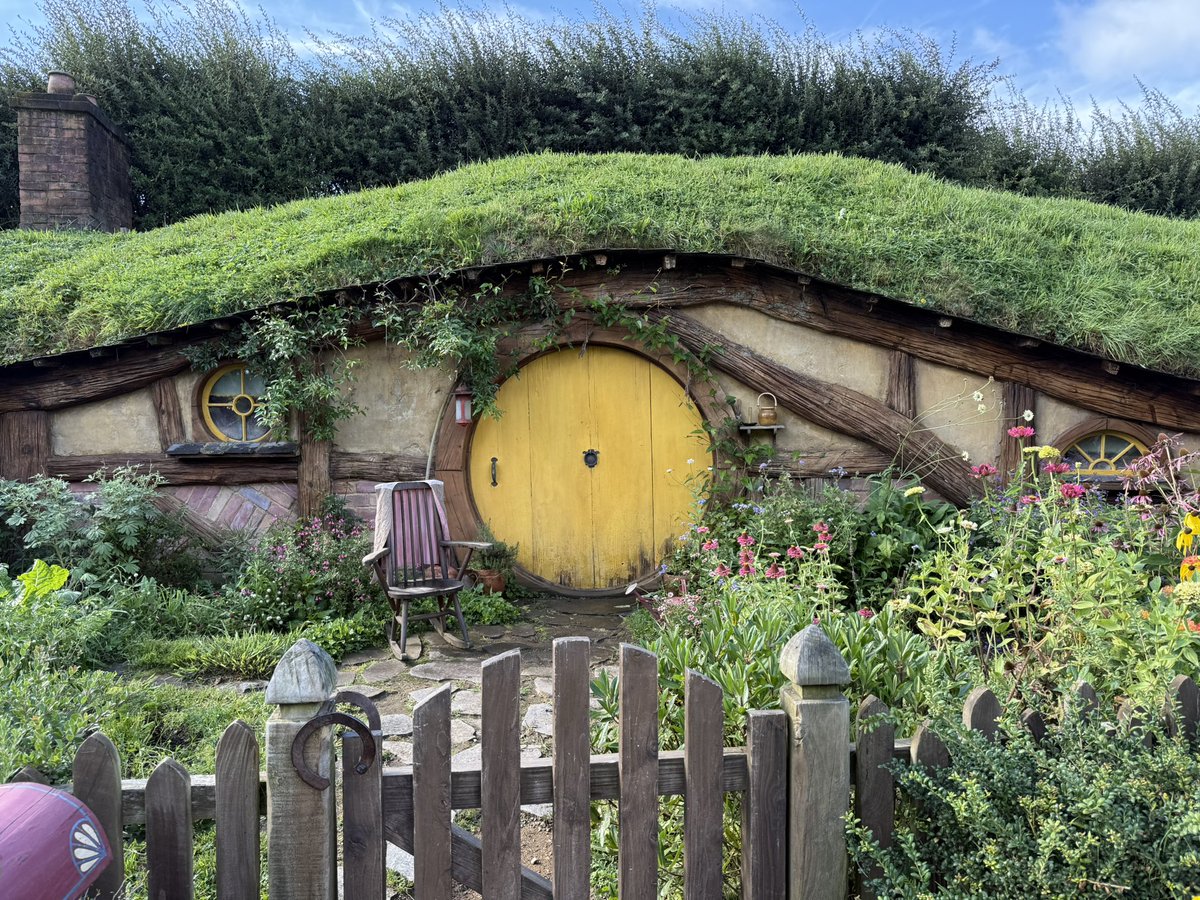 ViajeMapache's tweet photo. 🇳🇿 NUEVA ZELANDA | Día 2️⃣2️⃣. Excursión por #Hobbiton, el set de rodaje del poblado de los Hobbits de #LOTR y la cueva de los gusanos fosforescentes de #Waitomo! Menudo día!! Me ha flipado! https://t.co/3kUKS1C7cm