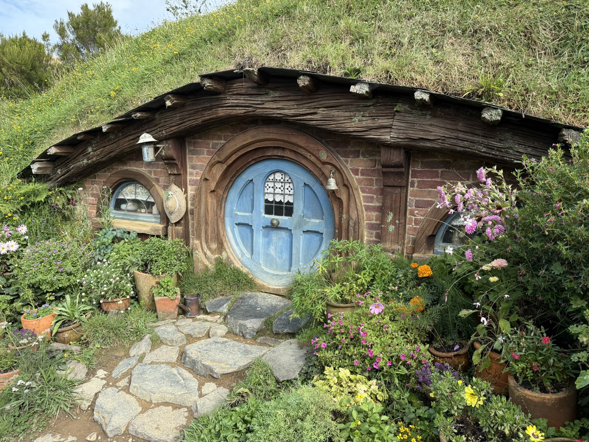 ViajeMapache's tweet photo. 🇳🇿 NUEVA ZELANDA | Día 2️⃣2️⃣. Excursión por #Hobbiton, el set de rodaje del poblado de los Hobbits de #LOTR y la cueva de los gusanos fosforescentes de #Waitomo! Menudo día!! Me ha flipado! https://t.co/3kUKS1C7cm