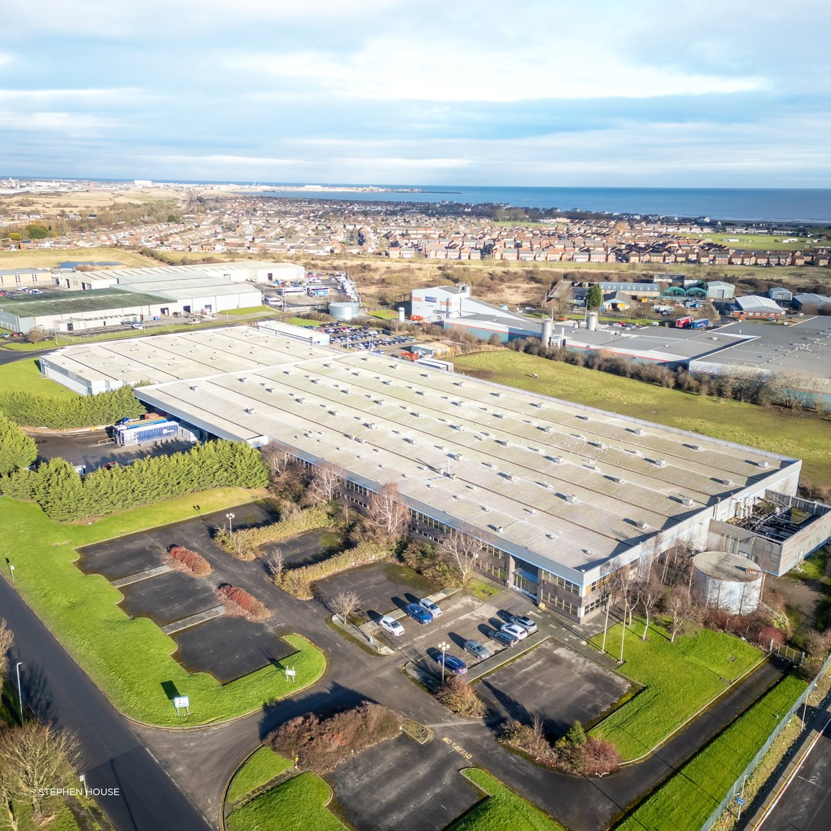 Estate_Office's tweet photo. 🚀JUST LAUNCHED🚀💥
High-Yielding Freehold Industrial Investments with Low Capital Value 

Contact our Commercial Team for further information:
Benjamin Stiles +44(0)20 7266 8537 | +44(0)7481 479 521 | b.stiles@estate-office.com #industrial #warehouse #investment #highyield https://t.co/70gxzJp7qJ