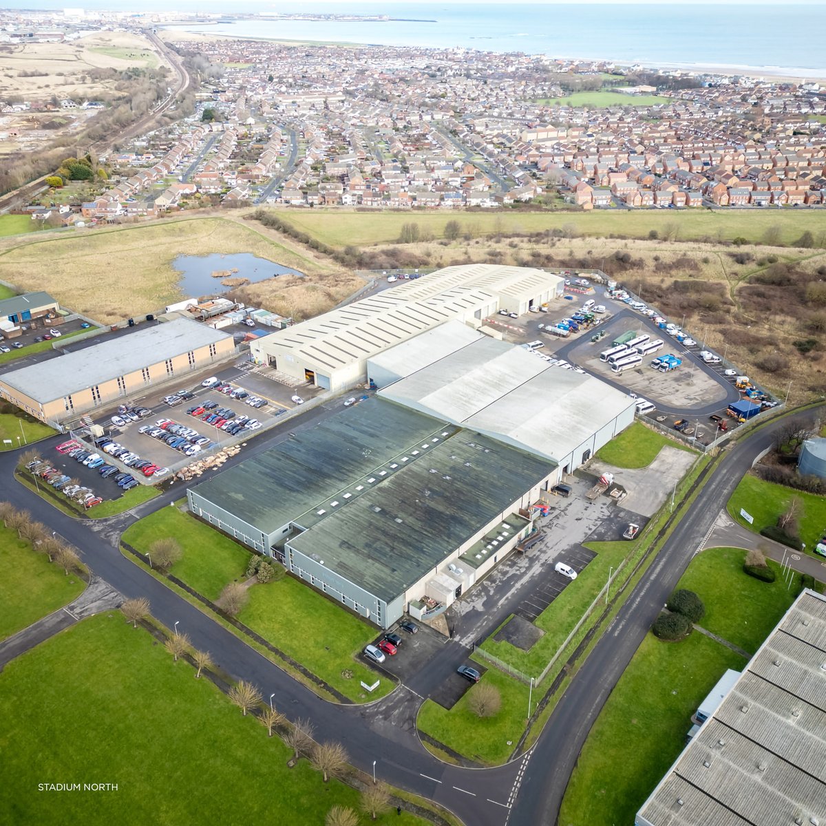 Estate_Office's tweet photo. 🚀JUST LAUNCHED🚀💥
High-Yielding Freehold Industrial Investments with Low Capital Value 

Contact our Commercial Team for further information:
Benjamin Stiles +44(0)20 7266 8537 | +44(0)7481 479 521 | b.stiles@estate-office.com #industrial #warehouse #investment #highyield https://t.co/70gxzJp7qJ