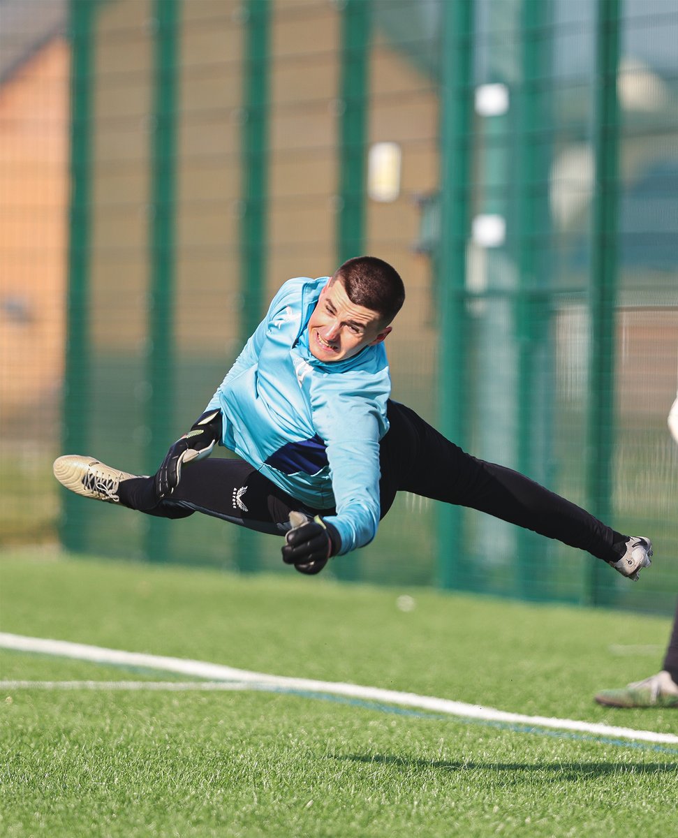 Back to doing what he does best!🧤

#COYD