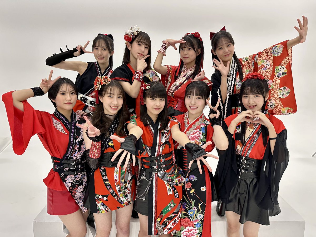 Rosy_Chronicle's tweet photo. 🌹┈┈┈┈┈┈┈┈┈┈┈┈┈┈
／　
📢TikTokスタート！　
＼

ロージークロニクル 
公式TikTokアカウント開設しました！

https://t.co/epwxCq73ZB

これから沢山動画を投稿していきます！
お楽しみに✨

#ロージークロニクル #ハロプロ
┈┈┈┈┈┈┈┈┈┈┈┈┈┈🌹 https://t.co/fQmjWlgAaY