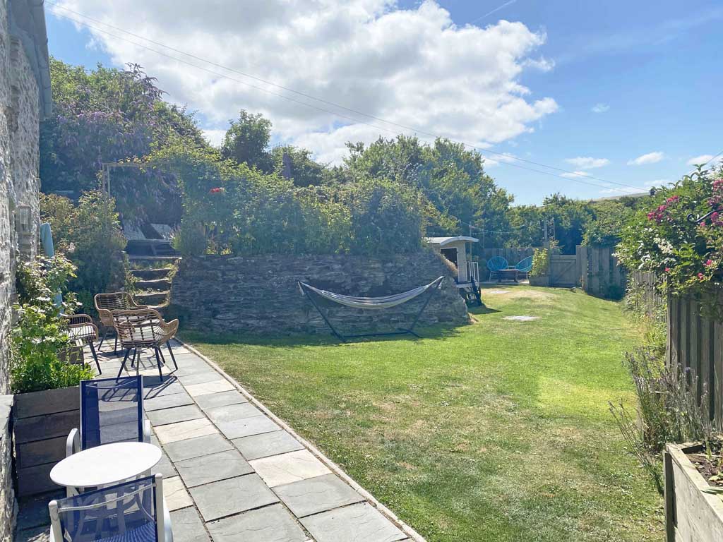 Perranporth 
Detached cottage a few minutes' drive of the beach with lovely gardens, garaging and parking.
Offers around £650,000
Link  tinyurl.com/3chvv4ej