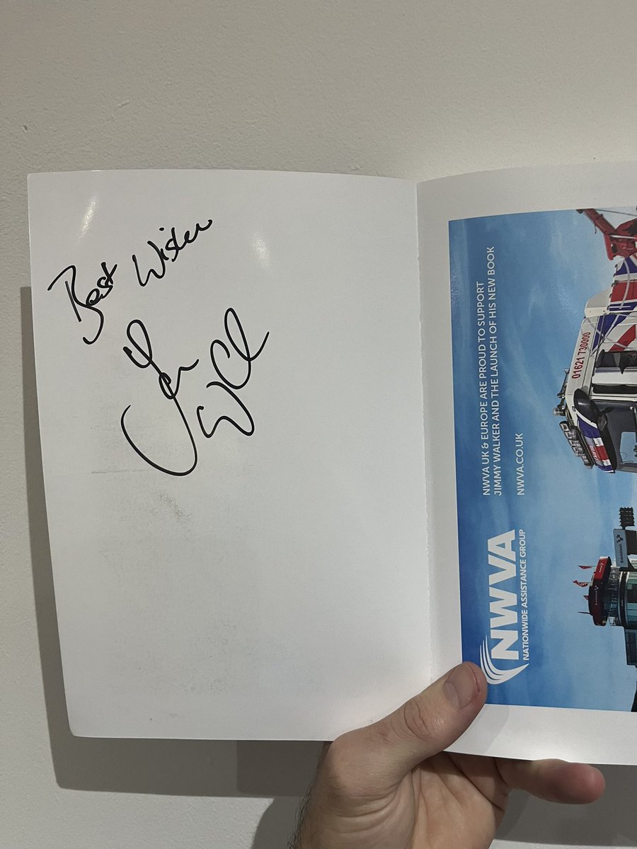 cambelford's tweet image. Thanks to the main man @jimmywalker001 
For the signed copy of his new book. 
No doubt it will be as good as the first one 👌🏼

🧤⚽️🧤 

#legend #SizeIsntEverything #Goalie