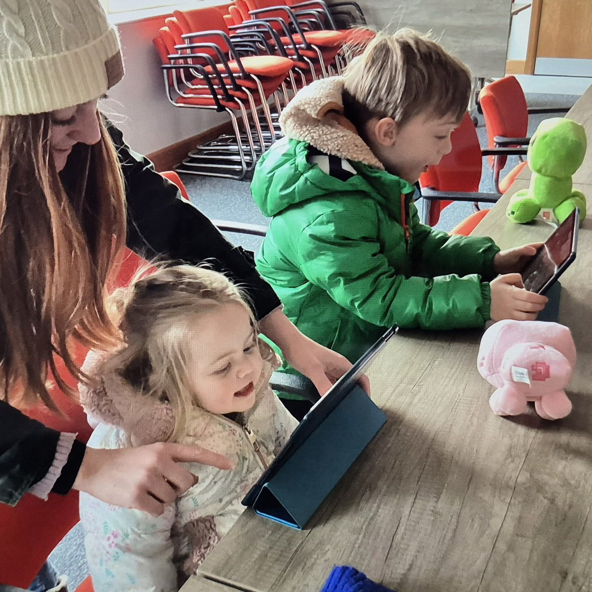 Archiverse Minecraft is on today 10-3 at the Champney Treasure House for all your Minecraft obsessed ones! What's in the box? 🧐 

The event is also on Thursday and Saturday 10-3 this half term. Free and just drop in!