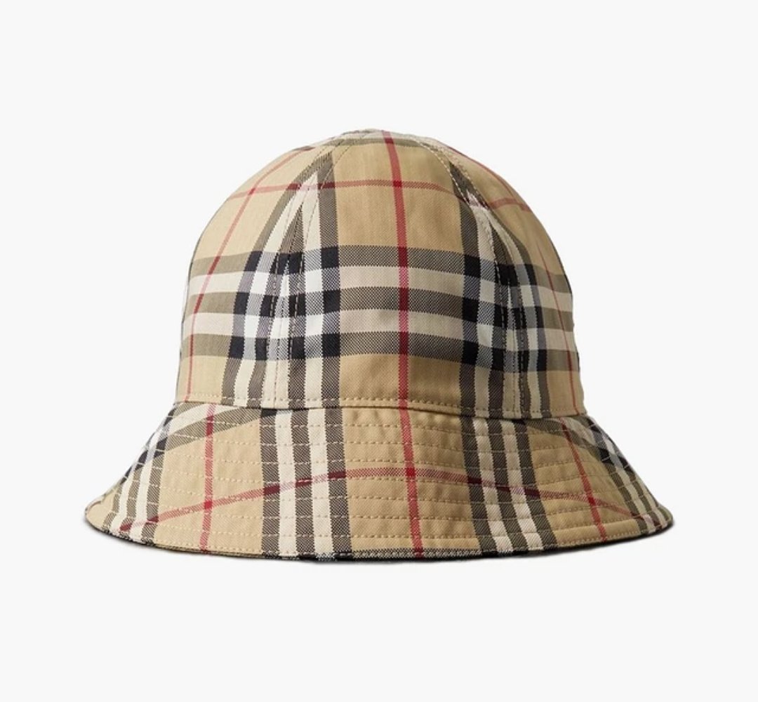 I went online to get mysel a new Bucket and nearly fucking died at the prices, Crazy! 
#Burberry #Aquasctum
