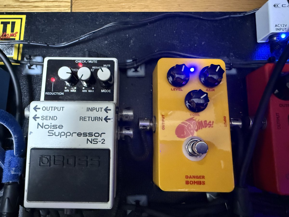 kohey_togo's tweet photo. 今日も今日とて多フレットは正義。
以前より絶対使わないだろって言われてるけどかなり使います🫡
ギターは #CombatGuitars でアンプは #BadCat の #HotCat 。
エフェクターはCombatGuitars O-01のモディファイ仕様。NS-2にループで入れてますがそんなにノイズは出ません。 https://t.co/Zwp5sBE9Ik