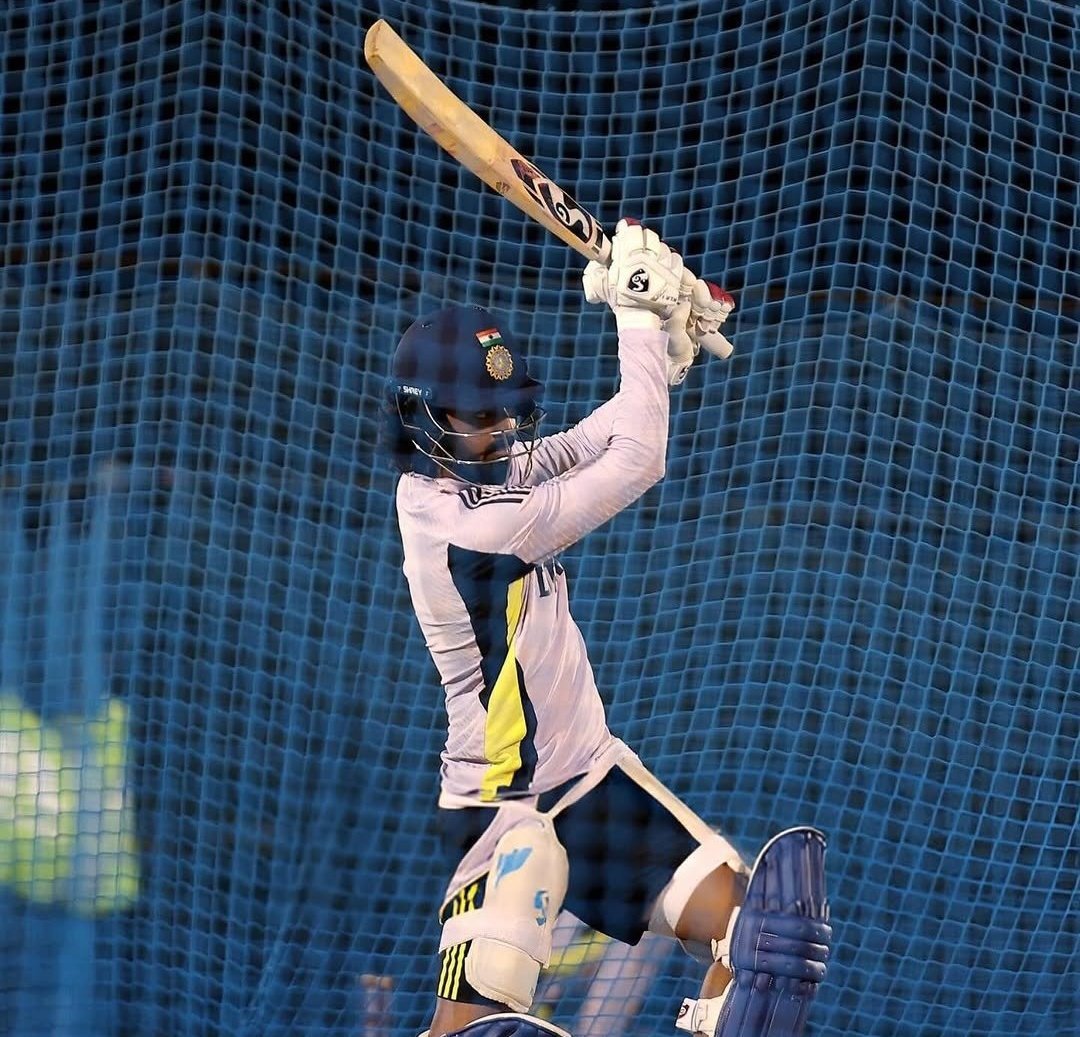 👊🏻Predict KL Rahul's score tomorrow👊🏻

💰One lucky winner will get 750rupees💰

Rules:Must follow @AYUSHxKLR 
           : Must like and Retweet this post