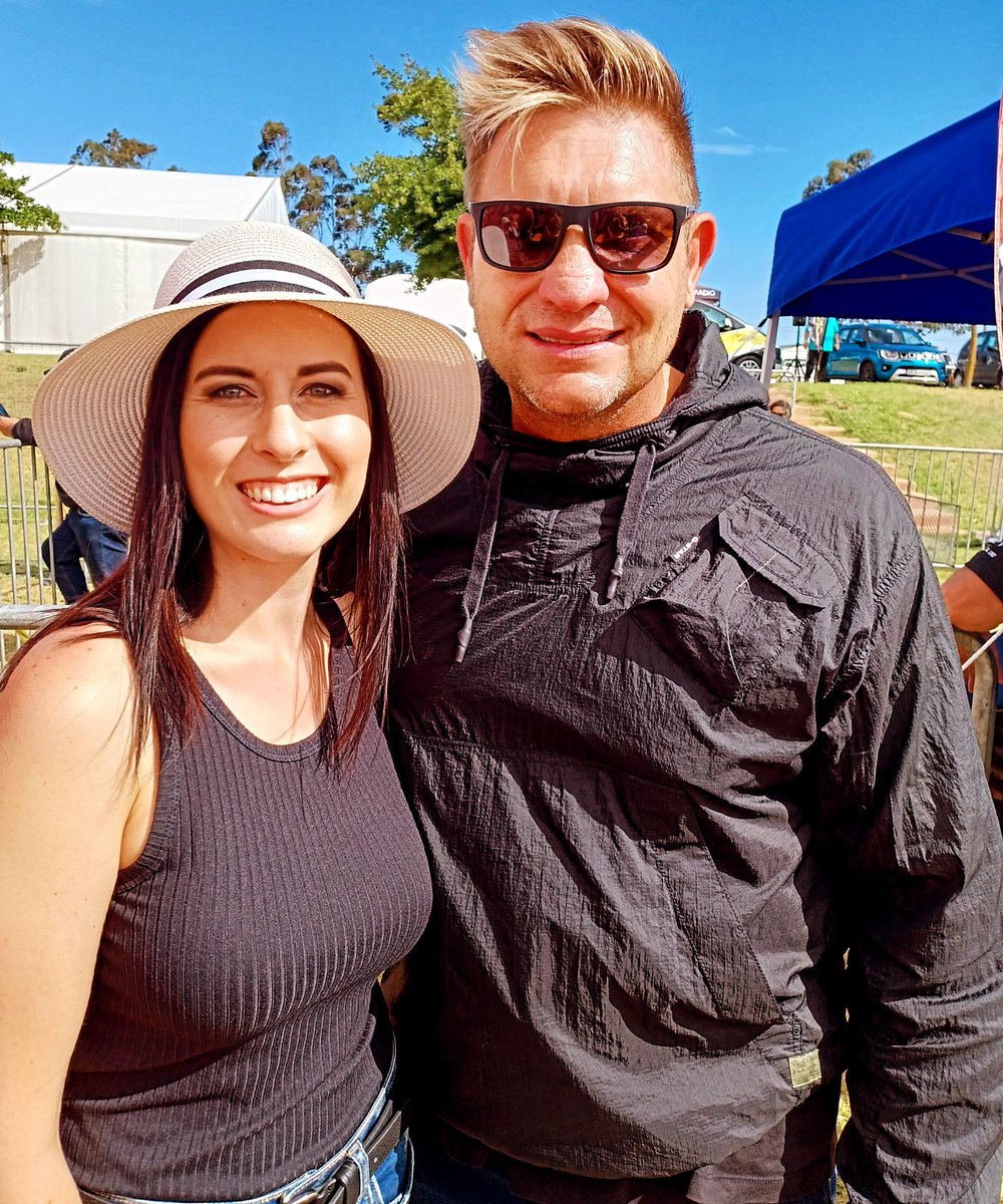 Lekker verjaar! <a href="/KurtOfficial/">Kurt Darren</a> Mag dit 'n baie mooi jaar vir jou wees. 🥳🍾🎉