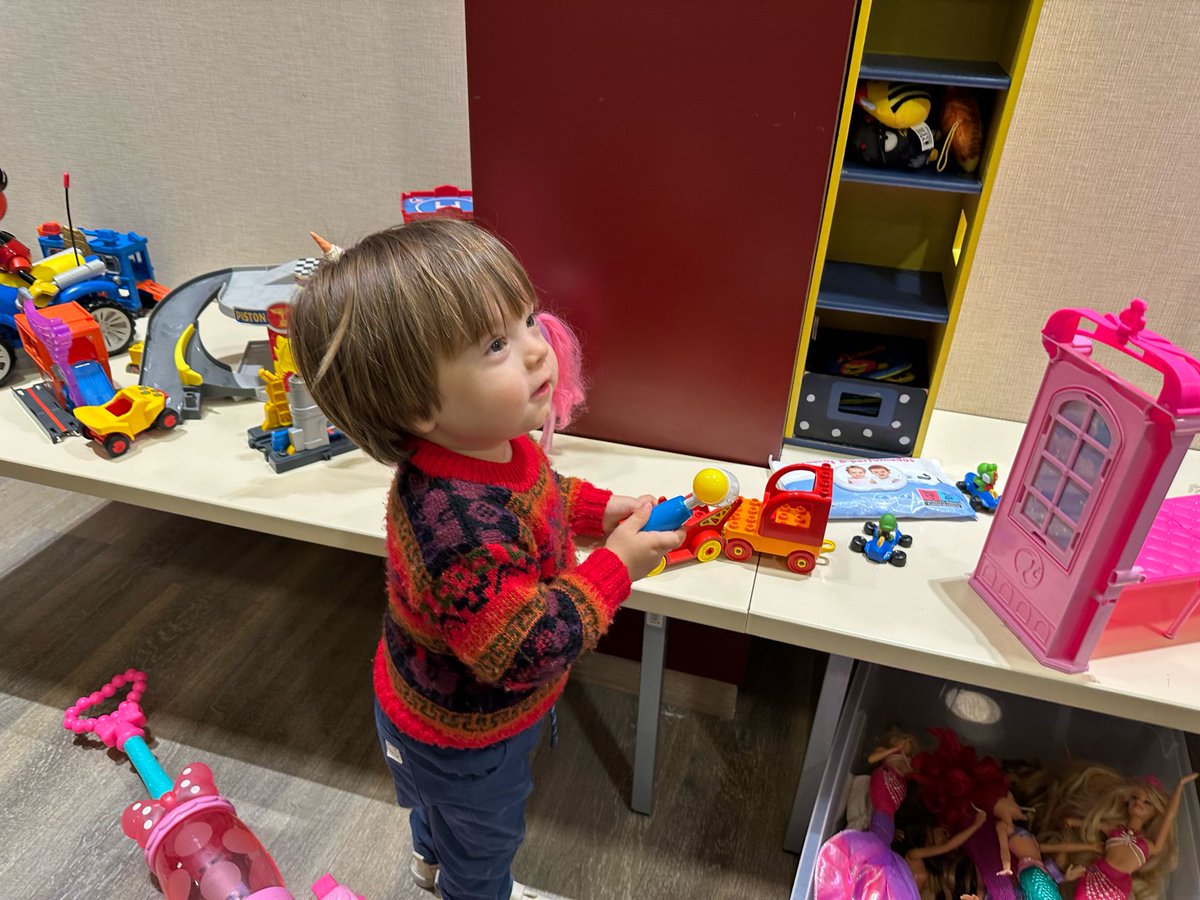 Des de 2⃣0⃣1⃣9⃣ la Sala Familiar Ronald McDonald ha acollit un total de 2587 famílies i 1337 menors hospitalitzats. La sala reafirma l'aposta de #VallHebron per situar el pacient al centre del model assistencial, ha exposat el Dr. Albert Salazar, gerent de #VallHebron.