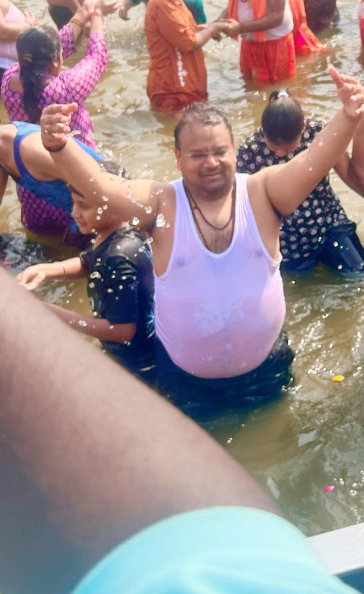 astrosumitbajaj's tweet image. While bad karma done by self doesn’t decrease after taking holy bath !

This holy bath is grace of God and wishing all future Karma is blessings only and all get benefited by the same !

#astrosumitbajaj #prayagraj #prayagrajkumbh #prayagrajmahakumbh #Kumbh #mahakumbh2025