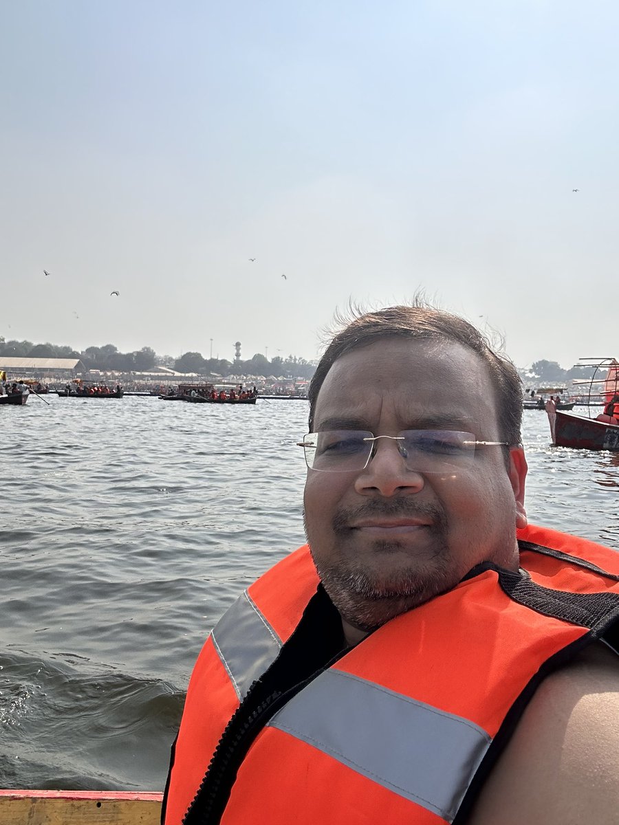 astrosumitbajaj's tweet image. While bad karma done by self doesn’t decrease after taking holy bath !

This holy bath is grace of God and wishing all future Karma is blessings only and all get benefited by the same !

#astrosumitbajaj #prayagraj #prayagrajkumbh #prayagrajmahakumbh #Kumbh #mahakumbh2025