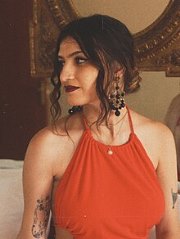 "Argimutilaren zazpi kandelak naiz batzuetan,
neure barrenak argitzen zerbait topatu guran:
goratuko nauen su-txakur bat, harmaila berriren bat".

Noelia Cortes
Itz.: Ana Morales
susa-literatura.eus/liburuak/mkai5…

37/39
Biziei ere omen. MPK 51.

<a href="/Susa_news/">erabili @armiarma</a> <a href="/formol_69/">Formol Laborategia</a> <a href="/AnaisNi/">Ana Morales</a>