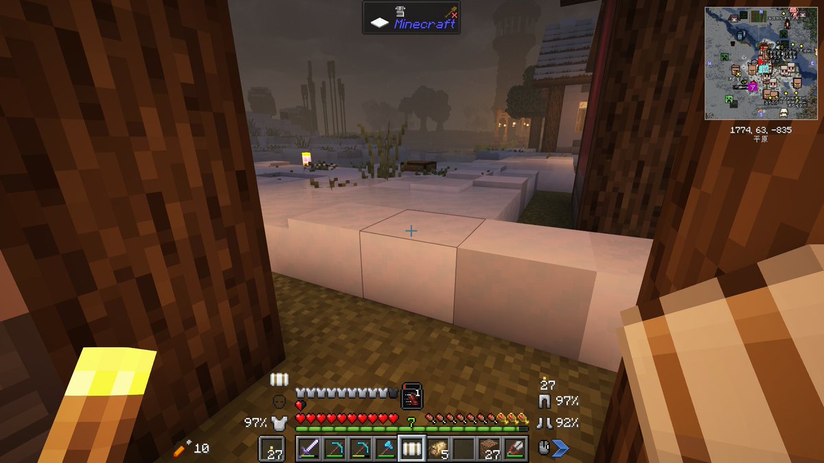 FumCraft's tweet image. 自作のModpack、季節がある＆雪が2枚以上積もる設定（＋階段やハーフ、柵などにも積もる）にしているんですが、さすがにこれは積りすぎだと思うの…🤣

雪かきもちゃんと枚数分（一回で全部削れない）しなきゃなので雪国の方の気分をちょっと感じられてしまった…
#Minecraft 
#Modpack