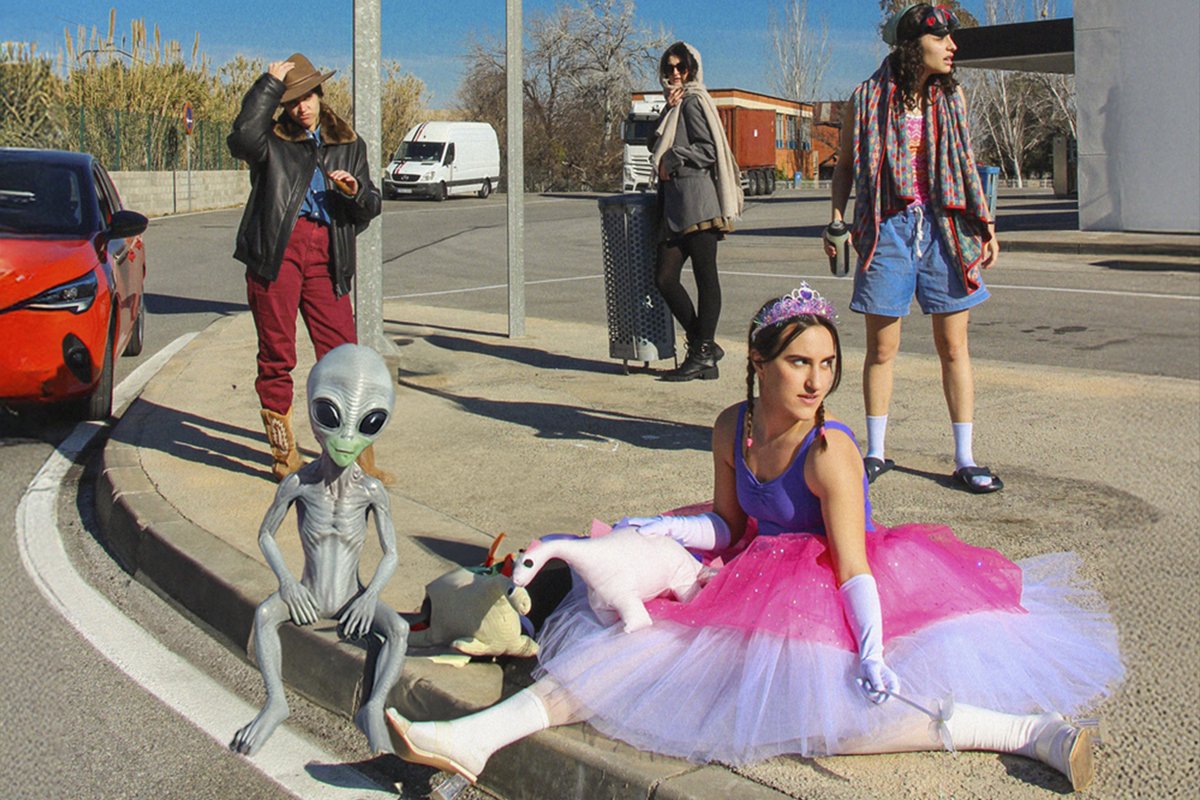 🛸 PROBLEMES ALIENS

El Jordi Mondelo escriu sobre CÉSPEDES A SHERWOOD, que podeu veure al <a href="/teatreolia/">Teatre Eòlia</a>. Un muntatge divertit i original de la <a href="/cialasaura/">Cia la Saura</a>.

📝Crítica aquí! recomana.cat/novaveu-critiq…