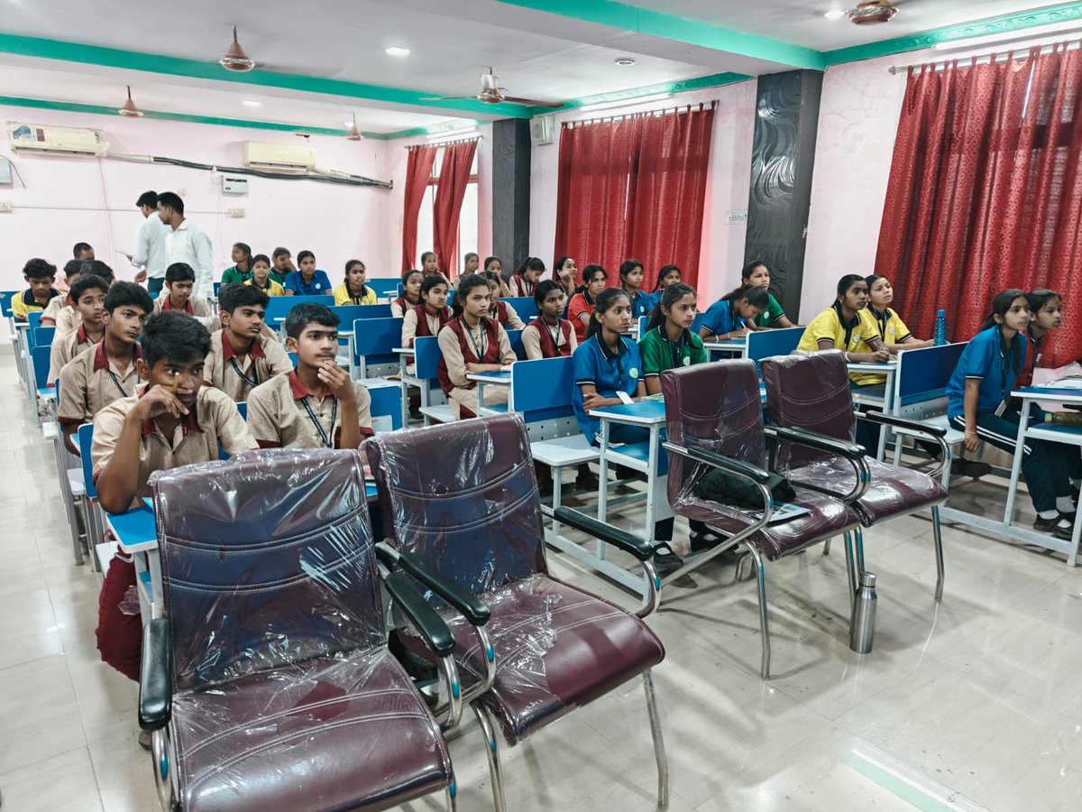 govtpolysonepur's tweet photo. Exposure visit of Khari High School  Khari, Subarnapur to GP Sonepur on Dt.19.02.25 https://t.co/2sURRFtyvP