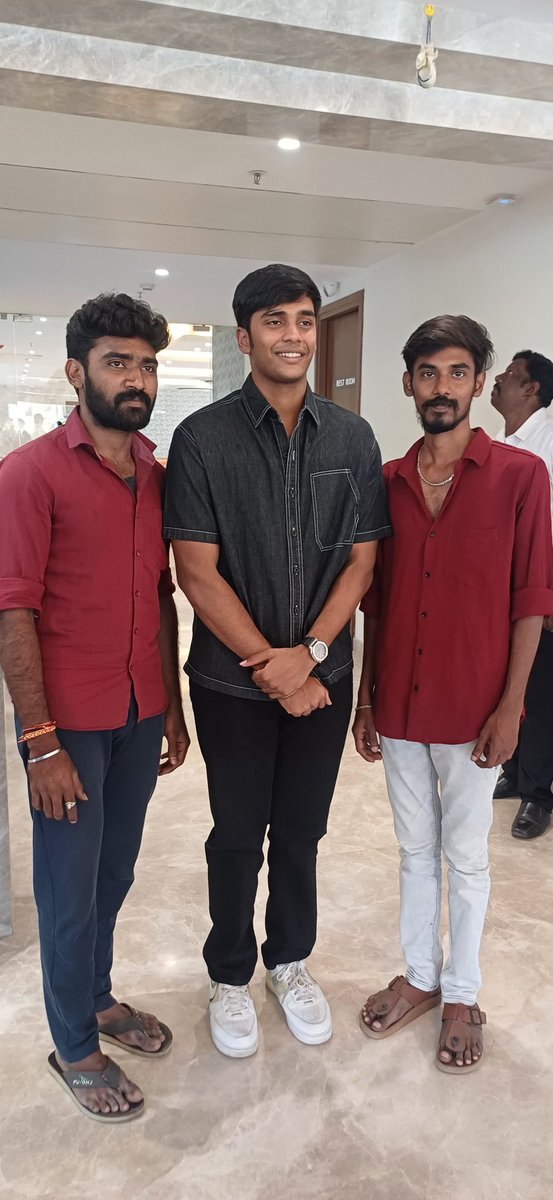VenghaiMohan's tweet image. Today ERODE DHANUSH FANS CLUB members meet with -  Actor #Pavish [#NEEK Hero]

#NilavukuEnMelEnnadiKobam ✨
Written &amp;amp;Directed By #Dhanush @dhanushkraja @gvprakash @wunderbarfilms @theSreyas @B_RajaAIDFC @DirectorS_Shiva @Chowdrey_  @ErodeDhanushfc @ErodeYouthDfc