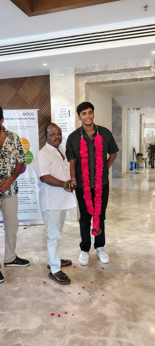 VenghaiMohan's tweet image. Today ERODE DHANUSH FANS CLUB members meet with -  Actor #Pavish [#NEEK Hero]

#NilavukuEnMelEnnadiKobam ✨
Written &amp;amp;Directed By #Dhanush @dhanushkraja @gvprakash @wunderbarfilms @theSreyas @B_RajaAIDFC @DirectorS_Shiva @Chowdrey_  @ErodeDhanushfc @ErodeYouthDfc