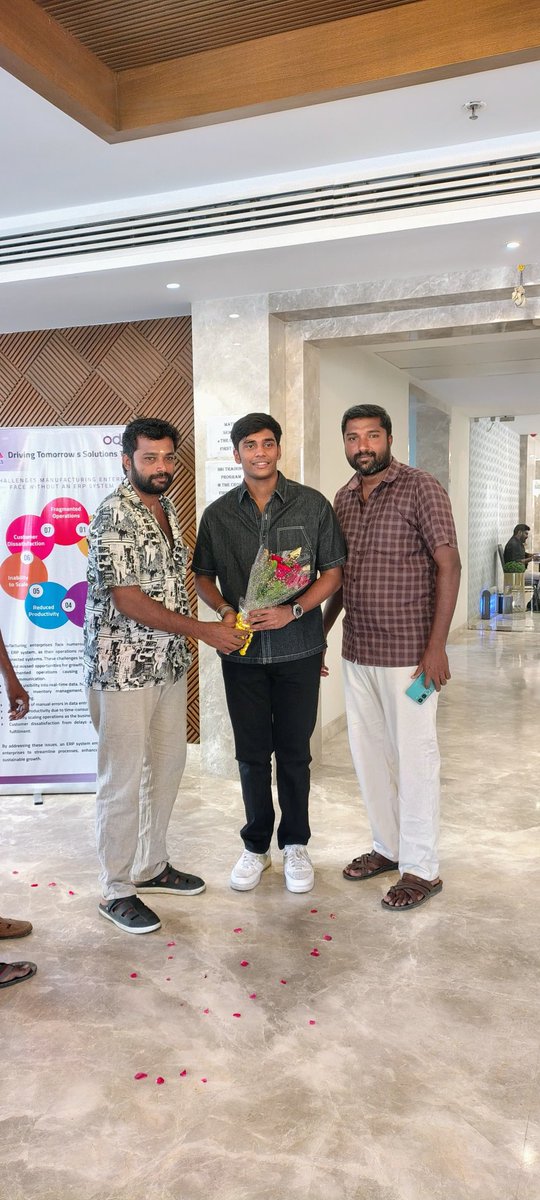 VenghaiMohan's tweet image. Today ERODE DHANUSH FANS CLUB members meet with -  Actor #Pavish [#NEEK Hero]

#NilavukuEnMelEnnadiKobam ✨
Written &amp;amp;Directed By #Dhanush @dhanushkraja @gvprakash @wunderbarfilms @theSreyas @B_RajaAIDFC @DirectorS_Shiva @Chowdrey_  @ErodeDhanushfc @ErodeYouthDfc