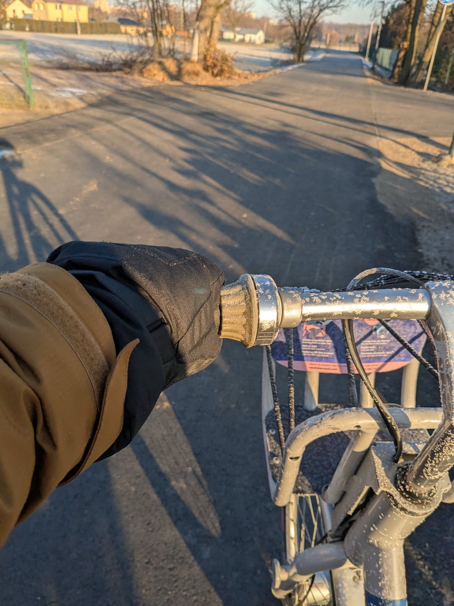 Vaclav_Vanek's tweet photo. @JozkaLaza Ale dneska velmi mrazivé číslo 😬 @nextbikeCZ https://t.co/L2PdNjeRF7