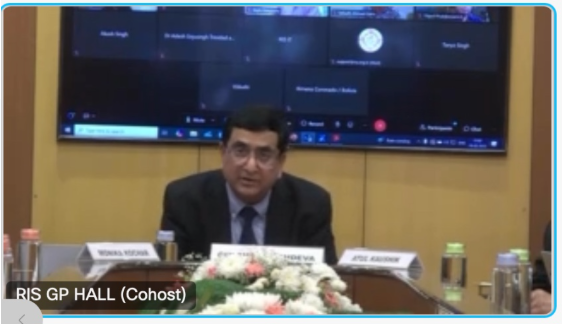 DakshinNews's tweet photo. @Sachin_Chat @gsachdevajnu @RIS_NewDelhi @monika_koc56097 @MoHFW_INDIA @DrRkumar92 @ajay_ajaykhera @safaathahmed @JNU_official_50 @euromesco Professor @gsachdevajnu initiates the ninth #Dakshin workshop, sharing his prespective on 'Advancing Universal Health Coverage'. https://t.co/VlvOsWRjhT